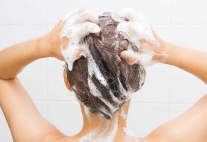 頭皮の臭いを防ぐ効果的な方法3つ